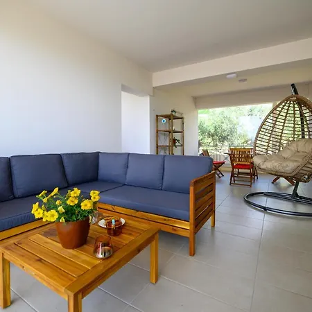 Chic In Nature, 5-min Walk To The Holiday home Kalamata