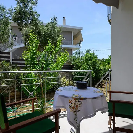 Chic In Nature, 5-min Walk To The Holiday home Kalamata